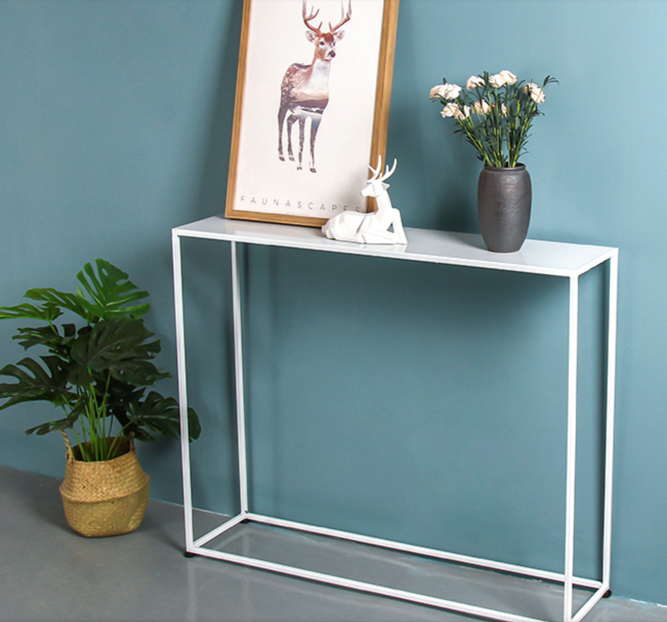 XANDER Minimalist Style Geometric Wire Display Stand