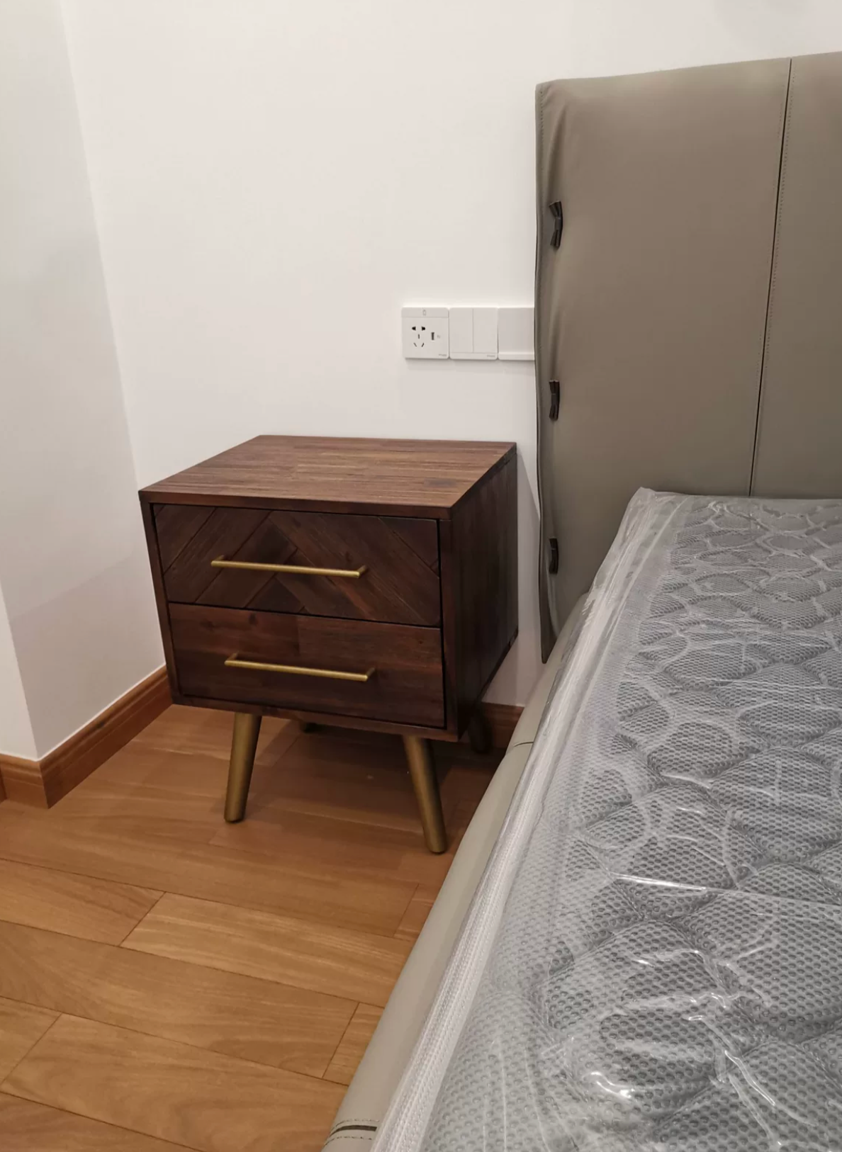 LEAH Herringbone Acacia Solid Wood Bedside Table